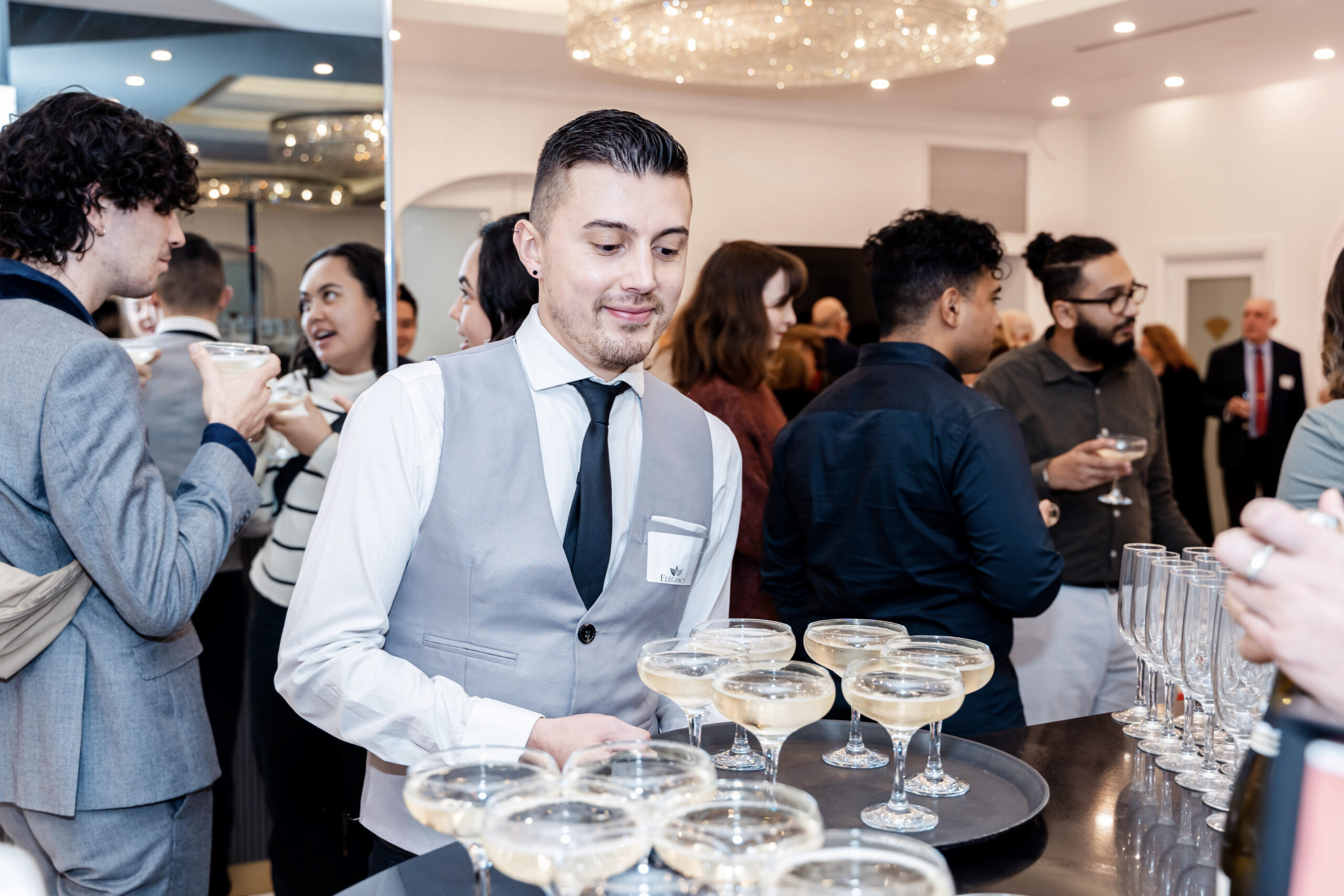 Staff Elegance group serving cocktails to a bienvenue entree